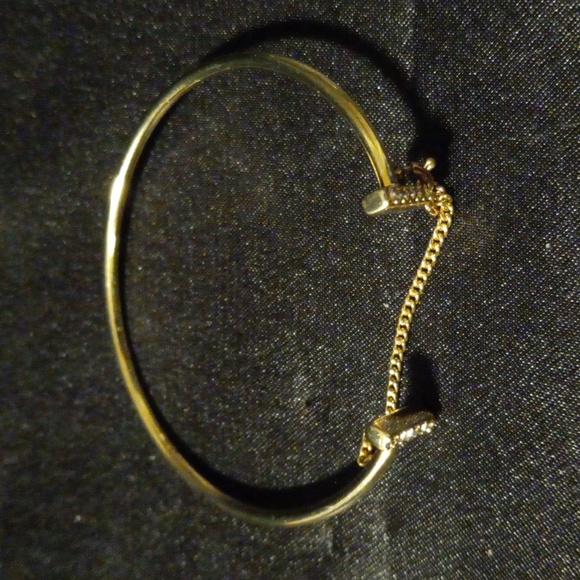 T bar bracelet gold plated with crystals. Elegant and beautiful - Picture 3 of 3